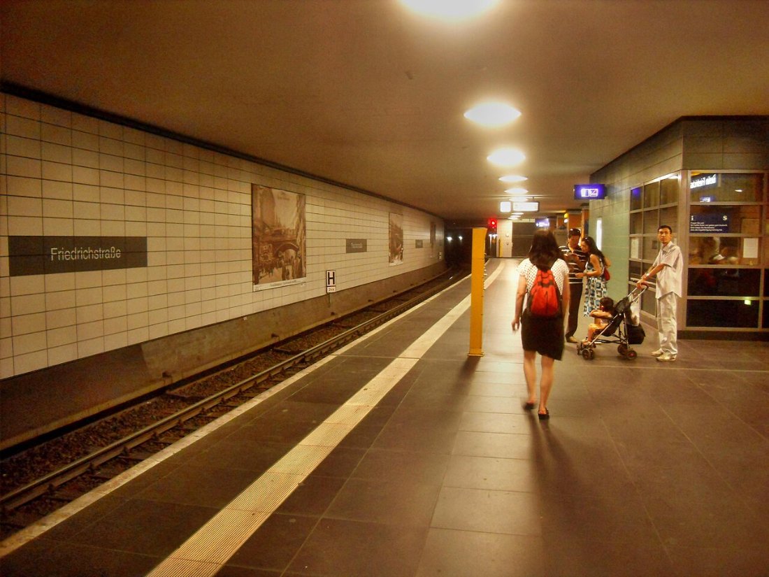 Berlin Bahnhof Friedrichstraße Bahnsteig D (S 1, S 2, S 25) 9.8.2009