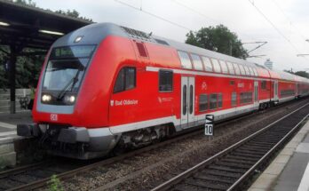 Berlin Bahnhof Berlin Charlottenburg auf Bahnsteig zu Gleis 3 Richtung W