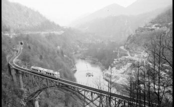 Camedo Bahnviadukt und Tunnel, mit Zug LABW Staatsarchiv Freiburg W 134