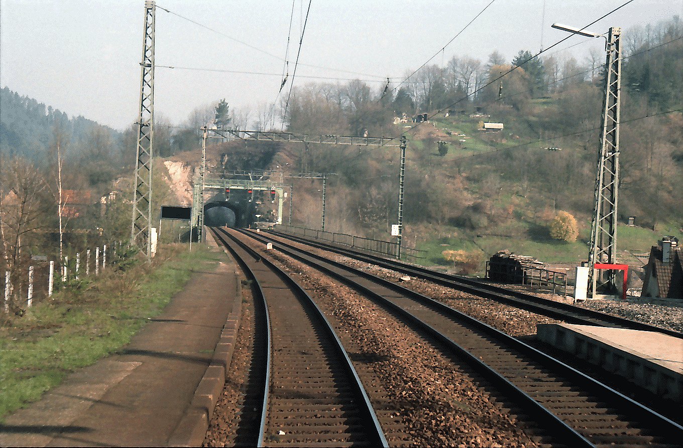 Aus dem Zug Schwarzwaldbahnstrecke; Tunnel (wohl Rebberg Tunnel vom Bahn