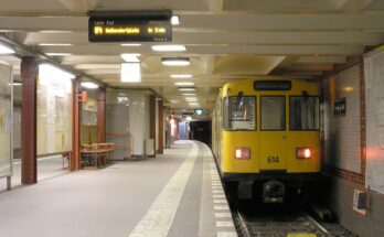 Berliner U Bahnhof Innsbrucker Platz (Zug Richtung Nollendorfplatz)