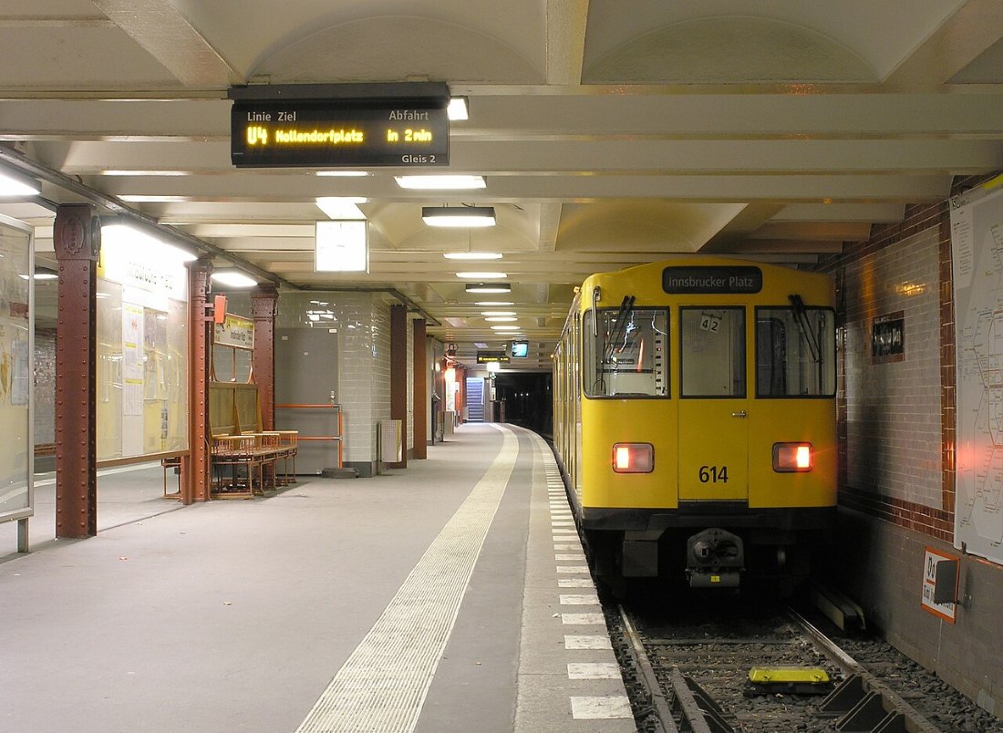 Berliner U Bahnhof Innsbrucker Platz (Zug Richtung Nollendorfplatz)