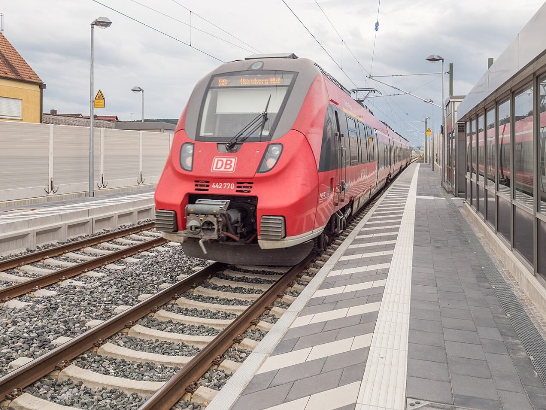 Zapfendorf Bahnsteig DBAG Class 442 770 RM