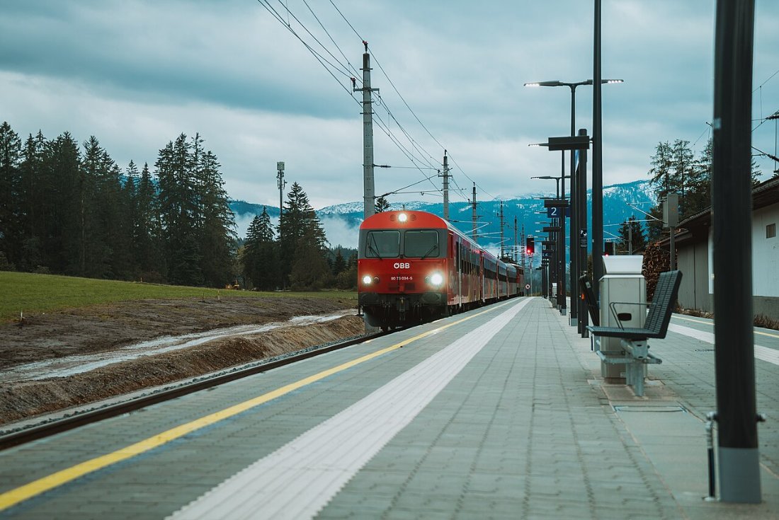 Bahnhof Bad Mitterndorf Zug am Bahnsteig