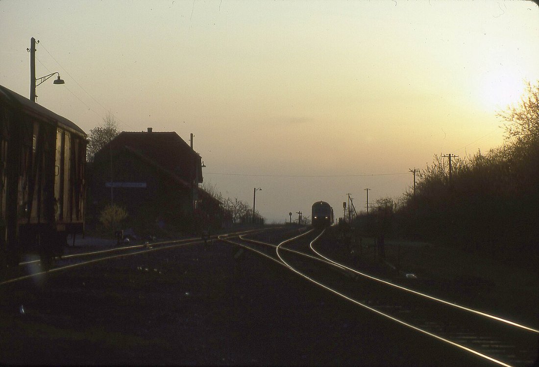 Maitis Hohenstaufen Einfahrt Zug 6607 GD GP BDnrzf Wagen Bahnsteig Gleis