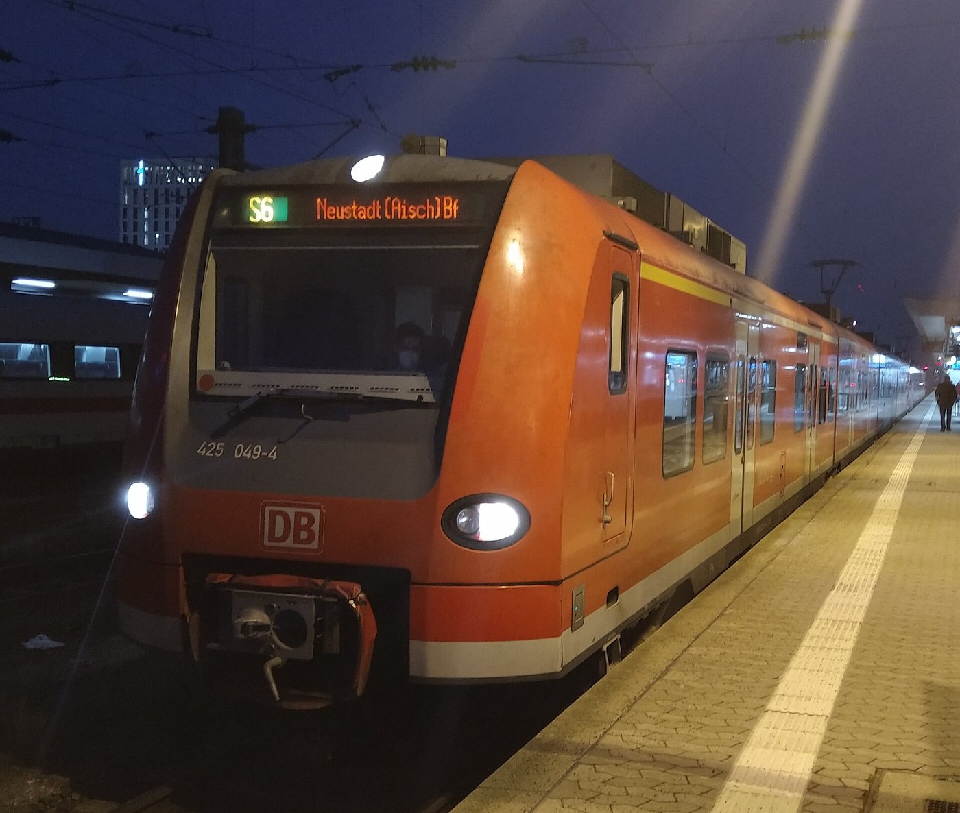 Nürnberg Hbf S 6 DB Baureihe 425 (2)