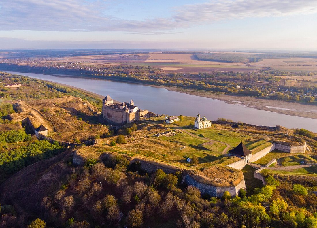 73 250 0001 Khotyn Fortress RB 24