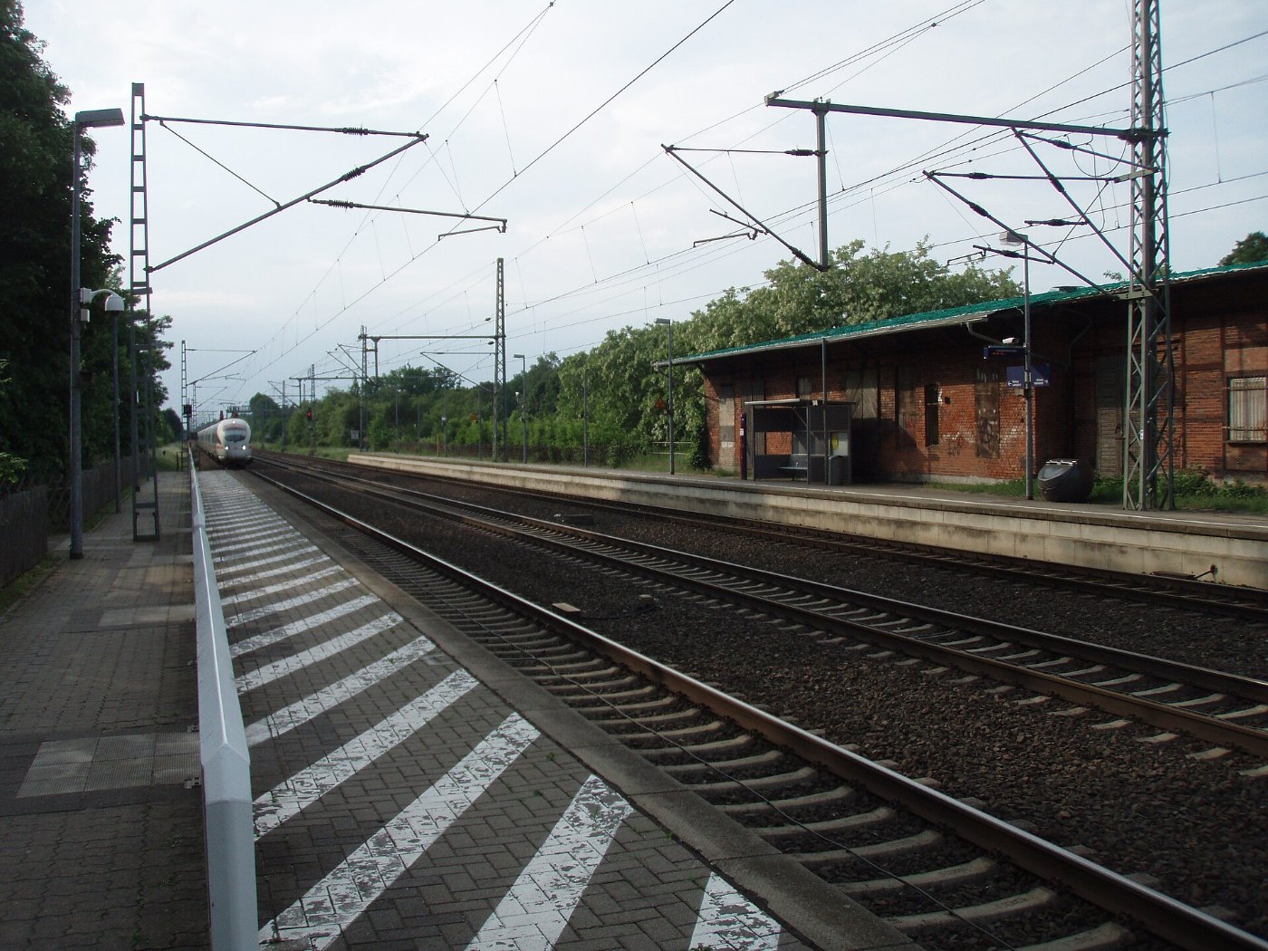 Bahnhof Grabow, ICE 1717 29 05 2016