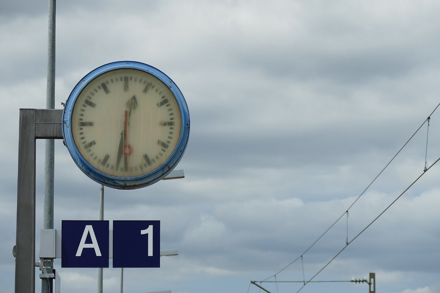 Clock at the Malching S Bahn station 02