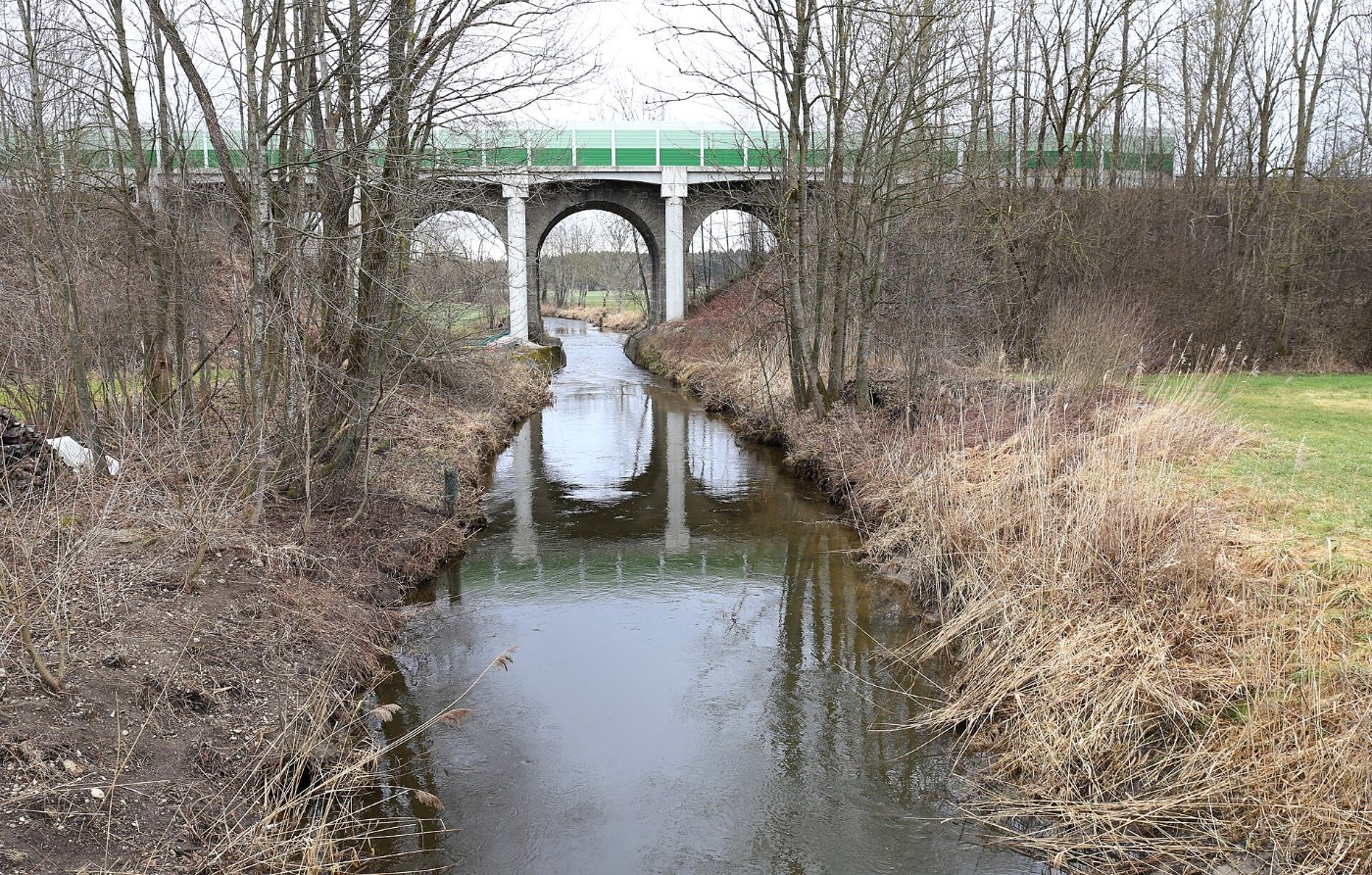 Eisenbahnbruecke ueber die Moosach bei Weiching Tuntenhausen 1