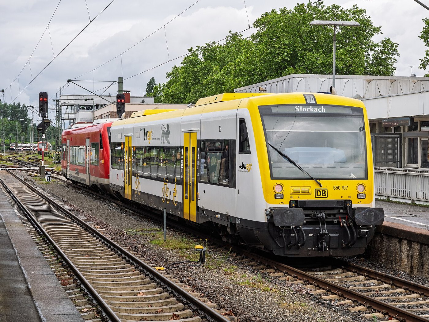 Dieseltriebwagen der DB Baureihe 650 auf der Strecke Radolfzell Stockach