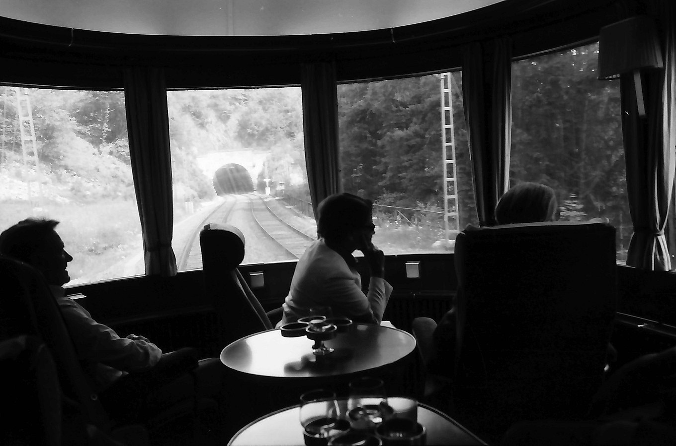 Offenburg im Henschel Wegmann Aussichtswagen über die Schwarzwaldbahn LA