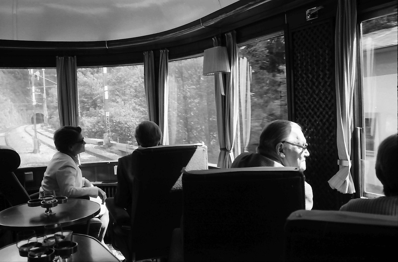 Offenburg im Henschel Wegmann Aussichtswagen über die Schwarzwaldbahn LA
