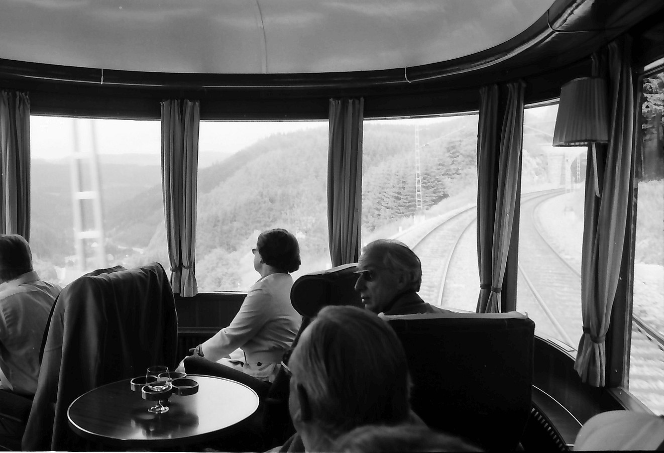 Offenburg im Henschel Wegmann Aussichtswagen über die Schwarzwaldbahn LA