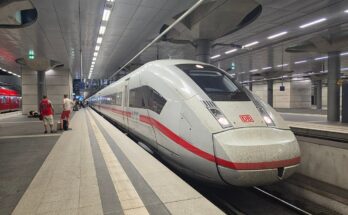 Berlin Hauptbahnhof ICE 677