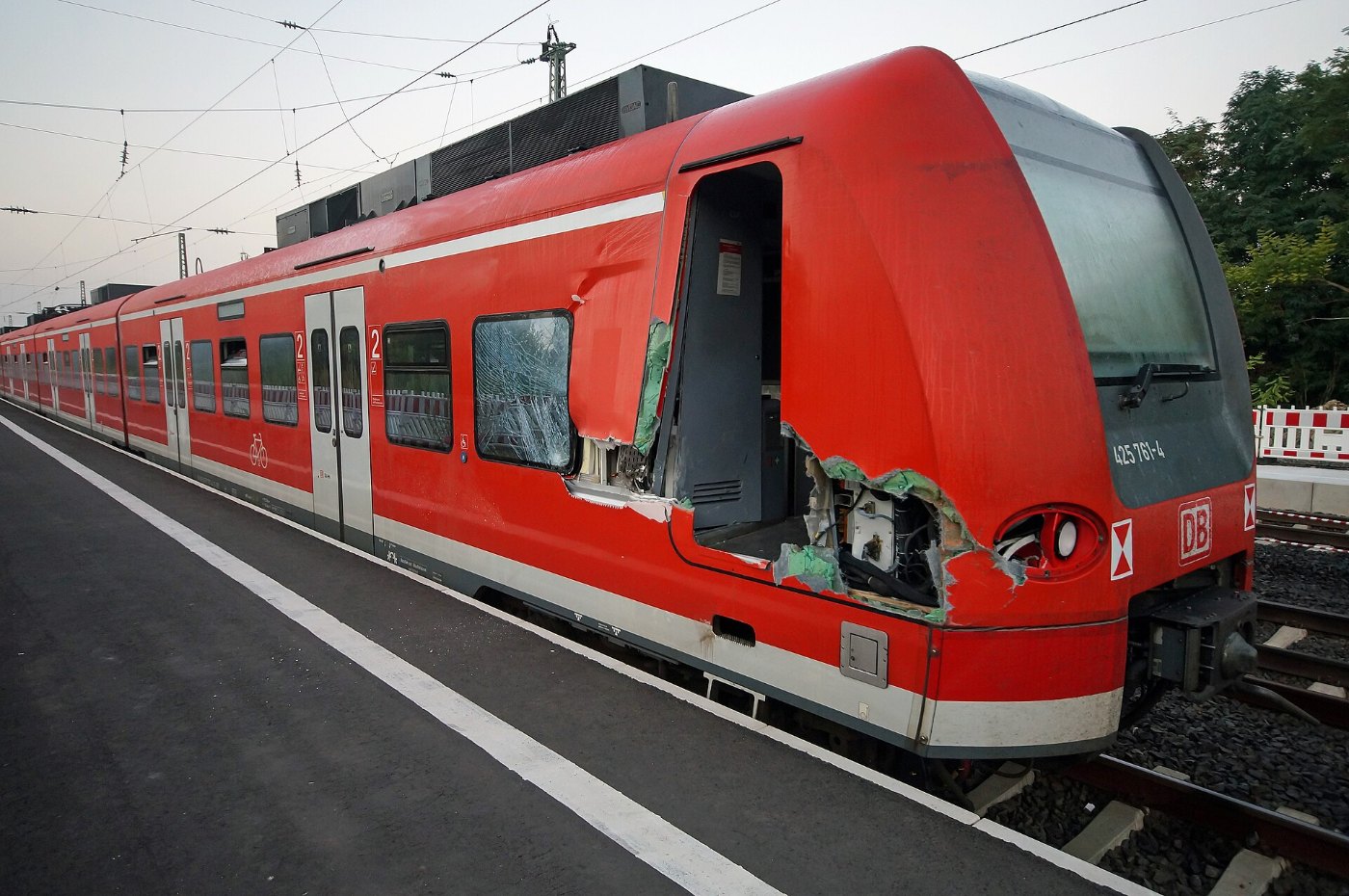 Guntersblumer Bahnhof auf Behelfsbahnsteig zu Gleis 3 Richtung Worms (ve