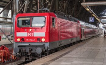 DB BR 143 geführte Regionalbahn nach Verden in Bremen Hbf (2009)
