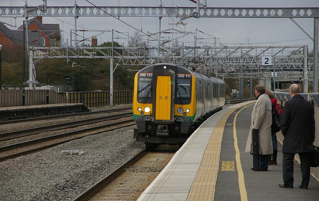 Tamworth railway station MMB 16