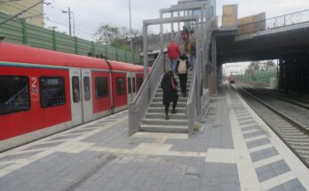S Bahn Station F Eschersheim treppauf nordseite LWS1238