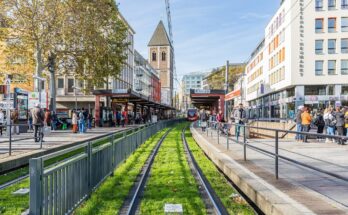 Stadtbahnhaltestelle Heumarkt Köln, Blick westwärts mit Rasengleis 0031