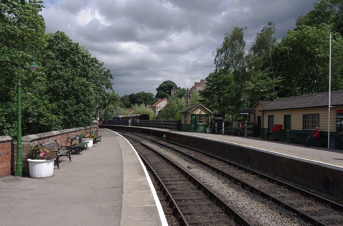 Pickering railway station MMB 03