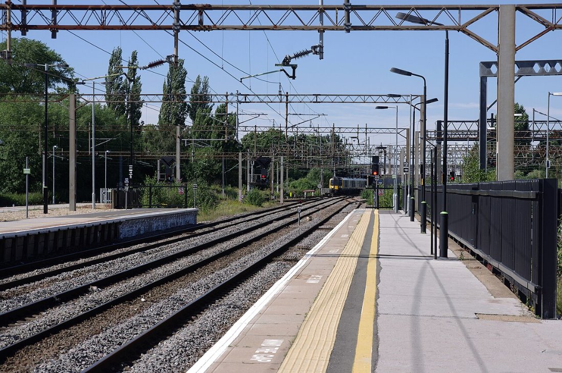 Northampton railway station MMB 09