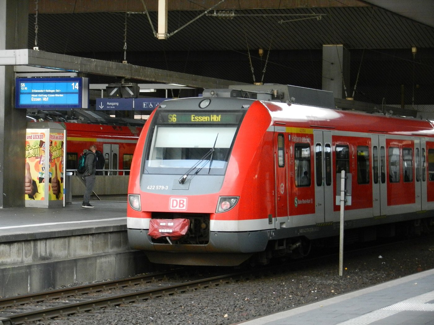 422 579 als S6 nach Essen in Düsseldorf Hbf