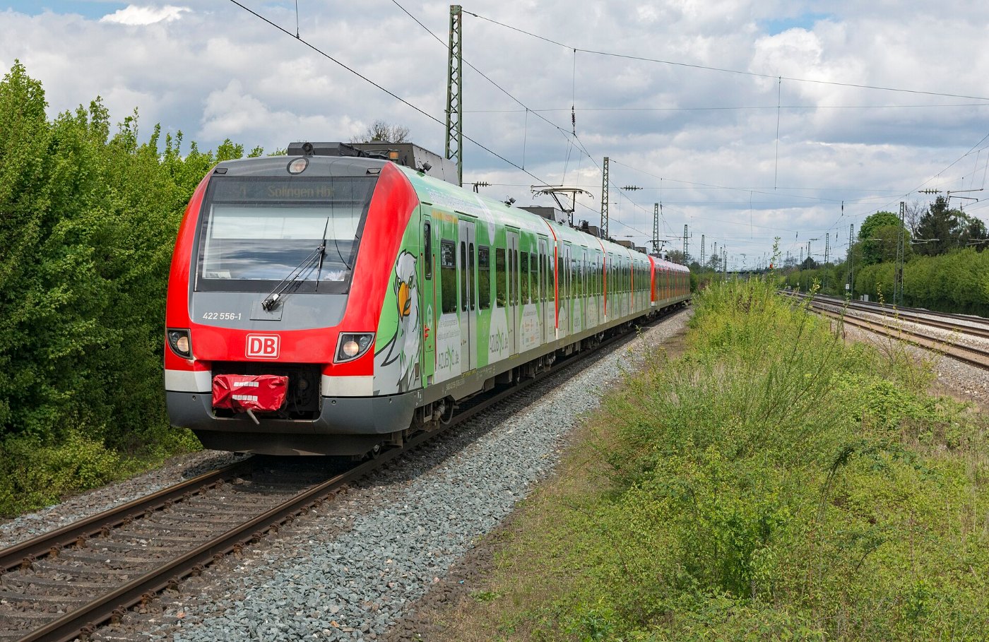 Angermund DB 422 556 (Werbezug) 422 572 als S1 naar Solingen ()