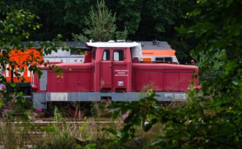 Hvle Lokomotive am Bahnhof Johannesstift 50