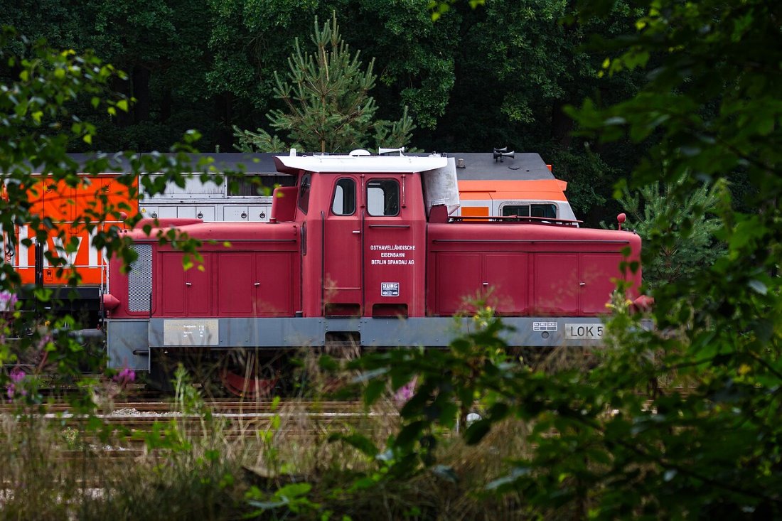 Hvle Lokomotive am Bahnhof Johannesstift 50