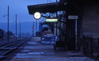 Bretzfeld Empfangsgebäude Bahnsteigvordach Bahnsteig Bahnhofsuhr Station