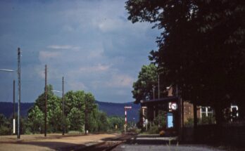 Willsbach Bahnsteig 1 Ausfahrsignale Bahnhofsbeleuchtung Bahnhofsuhr LAB