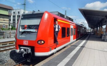 Wormser Hauptbahnhof auf Bahnsteig zu Gleis 3 Richtung Mainz (RB 425 110