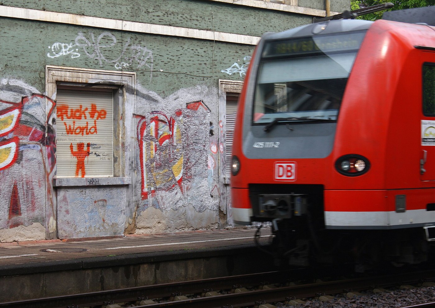 Regionalbahn der Baureihe 425 im Haltepunkt Mainz Laubenheim (Strecke Ma