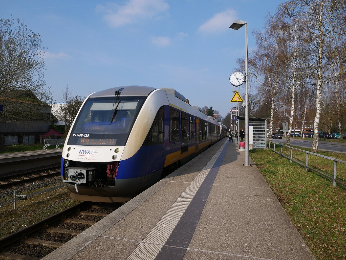 2019 03 21 Bahnhof Bedburg Hau NWB LINT Bahnsteiggleis 1
