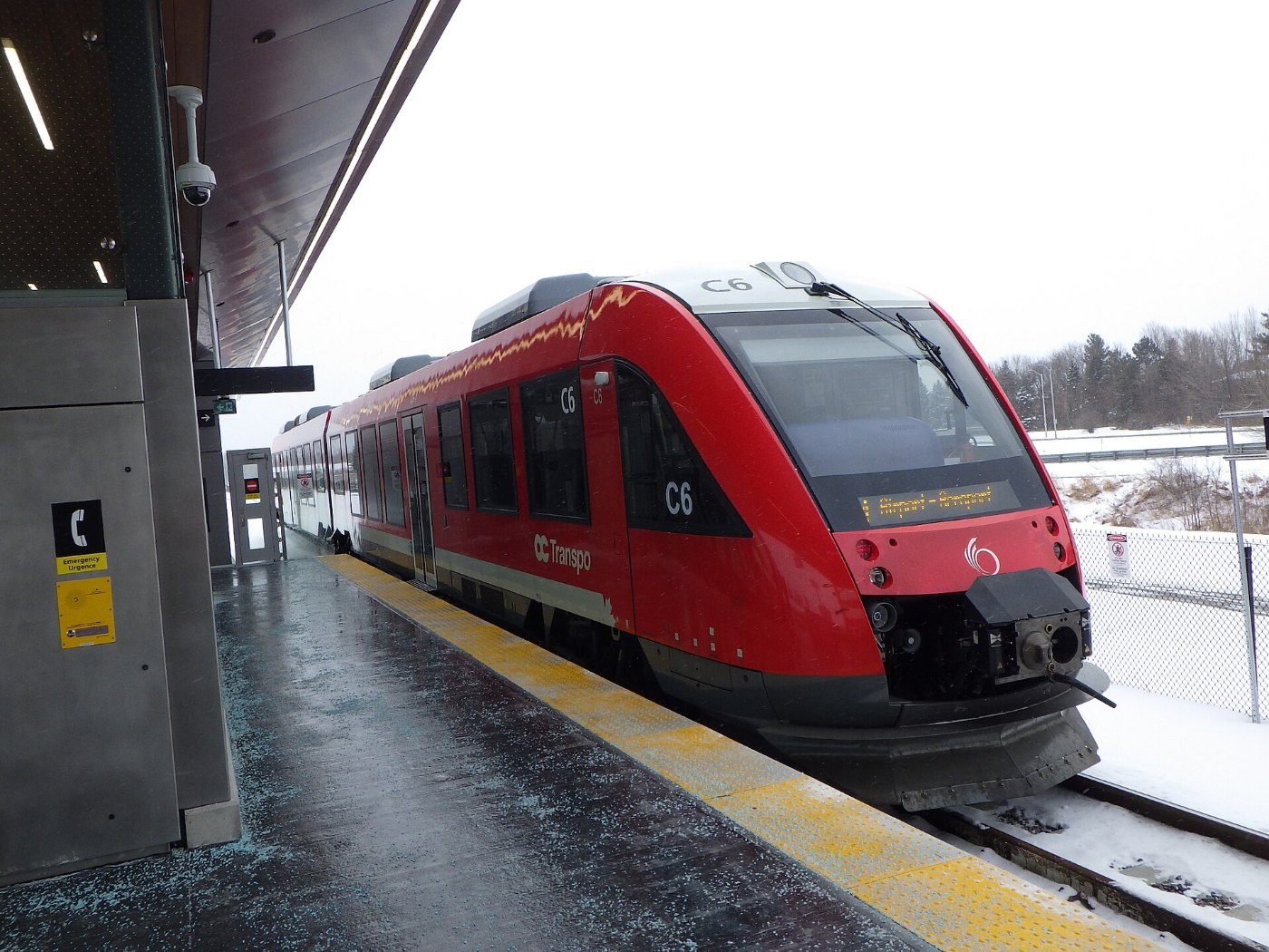 Alstom Coradia LINT 41 on the Airport Line 6943
