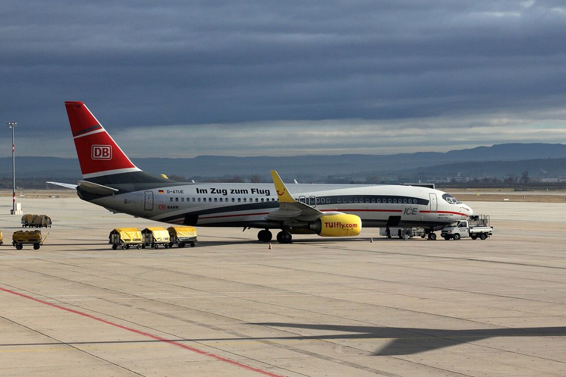 Deutsche bahn werbung ice flugzeug tuifly stuttgart januar 2014 advertis