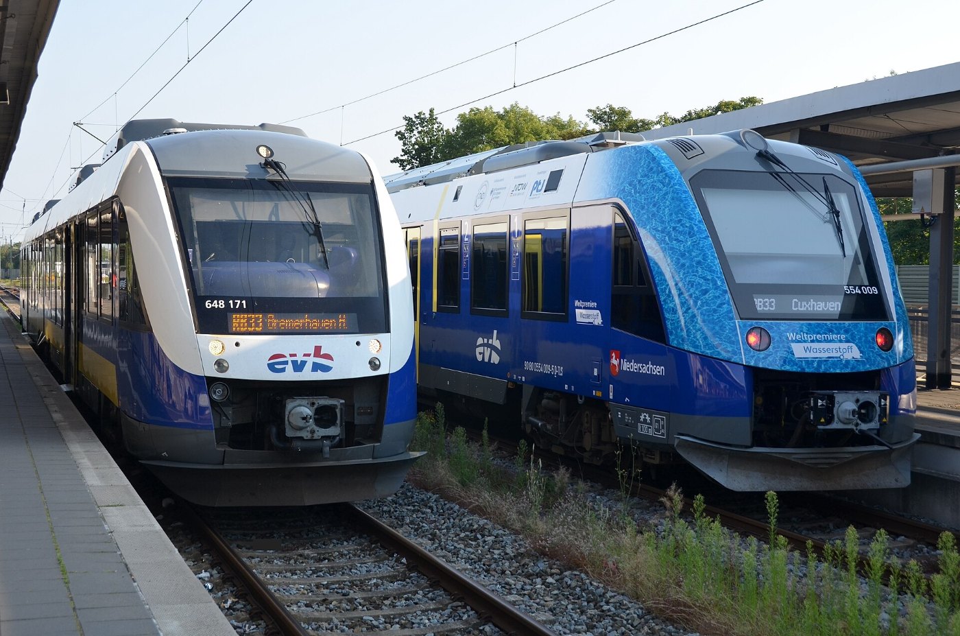 Alstom Coradia Wasserstoff und Dieseltriebwagen der EVB in Bremerhaven