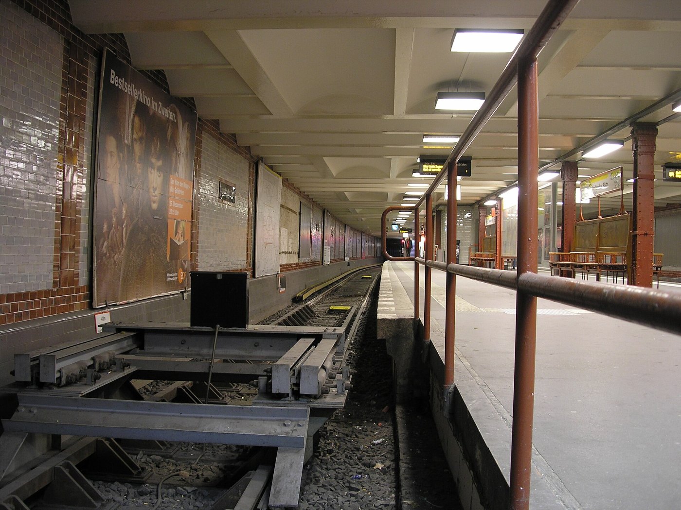 Berliner U Bahnhof Innsbrucker Platz (westliches Gleis mit Prellbock)