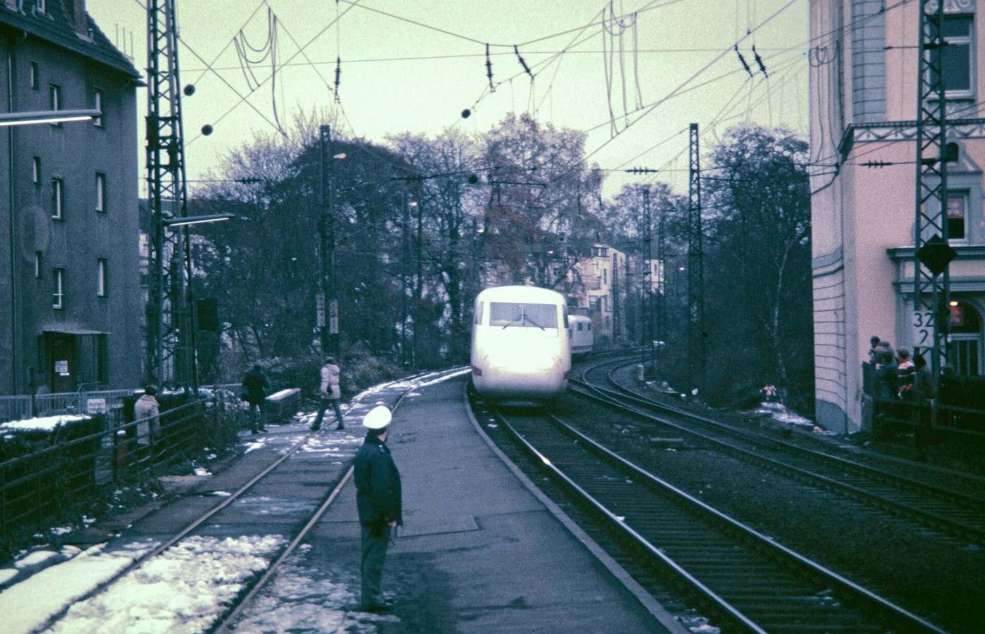 1985 11 27 Bonn Hauptbahnhof ICE Gleis 409 (01)