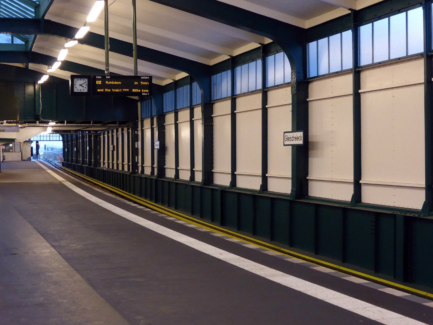 Gleisdreick Bahnsteig (2)