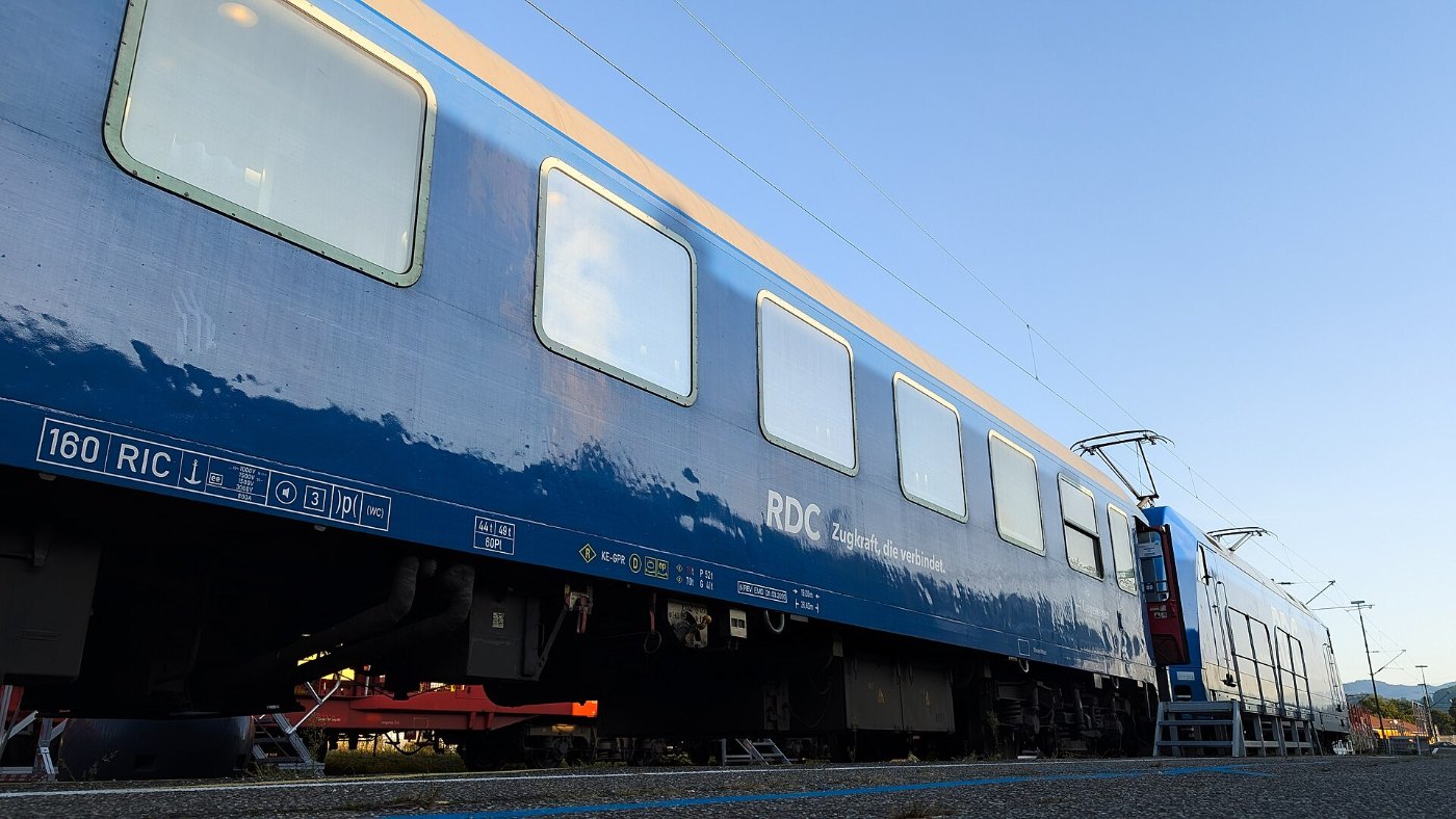 Deutschland BTE Autoreisezug Lörrach Güterbahnhof Liegewagen Bahnsteig A