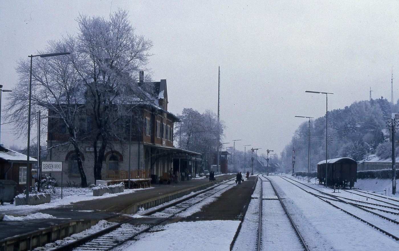 Giengen Bahnsteig Gleisanlagen Reisende Ausfahrsignale LABW Staatsarchiv