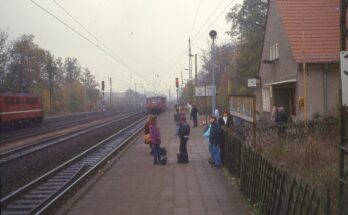 Falkenhagen bei Nauen Schienenbus 777 705 Bahnsteig Reisende LABW Staats