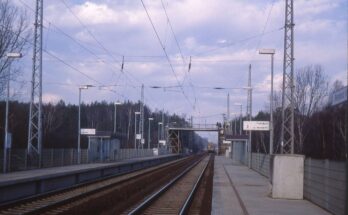 Bergholz oberer Bahnsteig Fußgängerbrücke Reisende LABW Staatsarchiv Lud