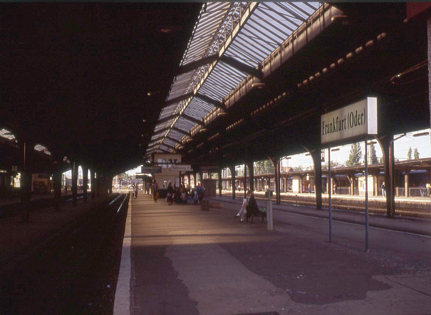 Frankfurt Oder Bahnsteig Bahnsteighalle Reisende LABW Staatsarchiv Ludwi
