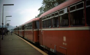 Bretzfeld Schienenbus Beiwagen 998 742 Bahnsteig Reisende LABW Staatsarc