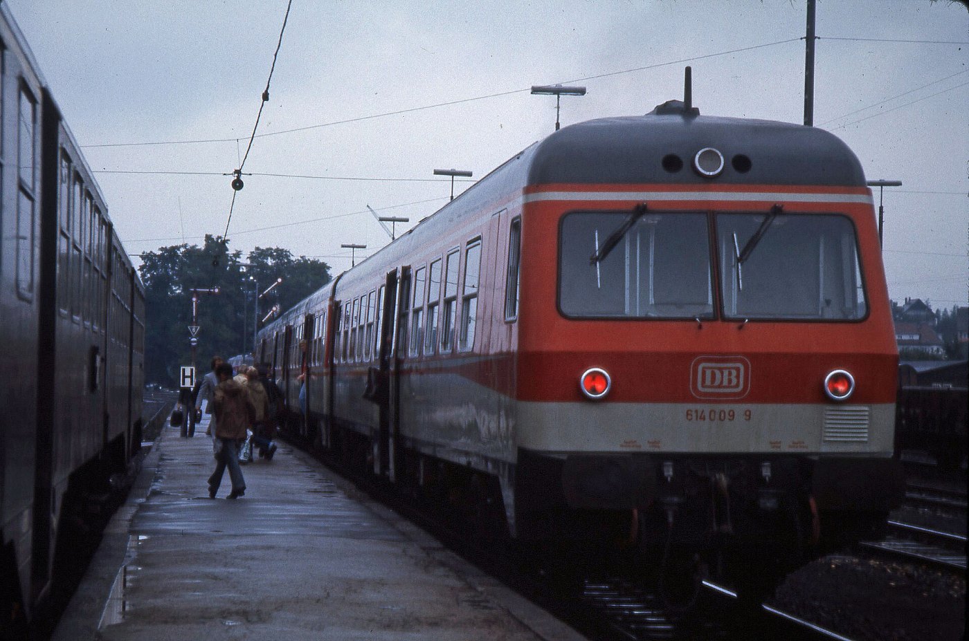 Crailsheim VT 614 009 Bahnsteig Reisende LABW Staatsarchiv Ludwigsburg P