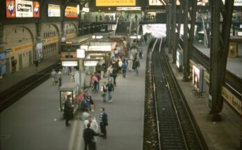 Hamburg Hbf. Bahnhofshalle S Bahn Bahnsteig Reisende LABW Staatsarchiv L