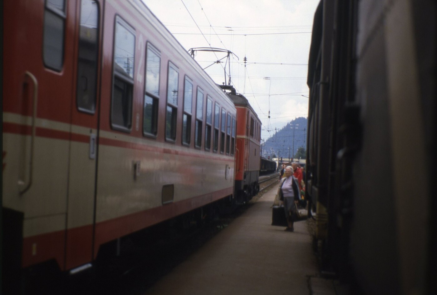 Bludenz Lok Baureihe 1110 Personenzug Bahnsteig Reisende LABW Staatsarch